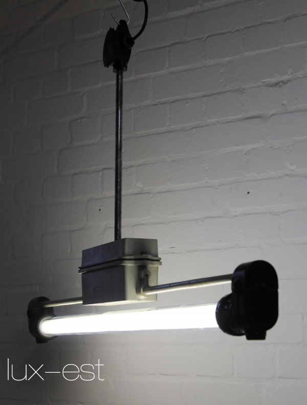 'OSTRAU' Industriedesign Neon Fabrik Lampe VEB Design Aluminium